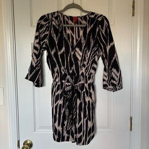 5/48 Black and Cream Patterned Romper Size Small